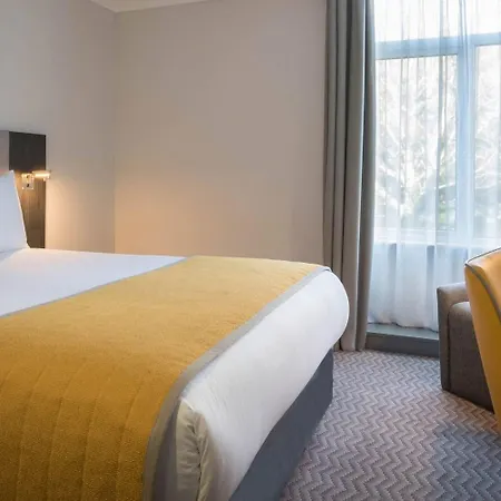 Maldron & Leisure Centre Hotel